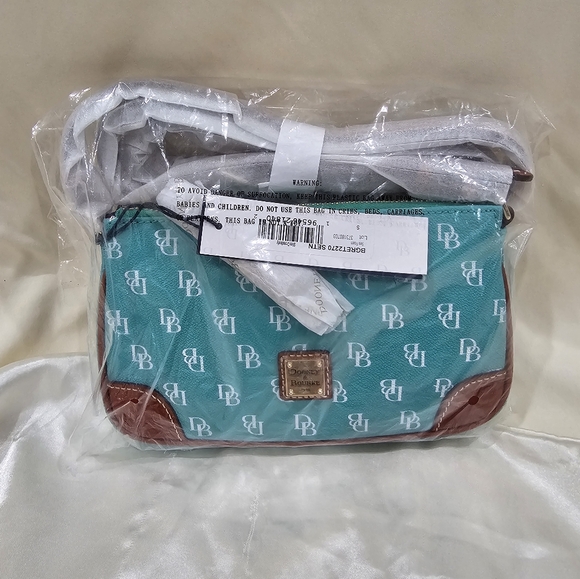 Giftaway Box! Every box will have ALL this listed! Entry for Kate or Dooney! - Picture 10 of 16